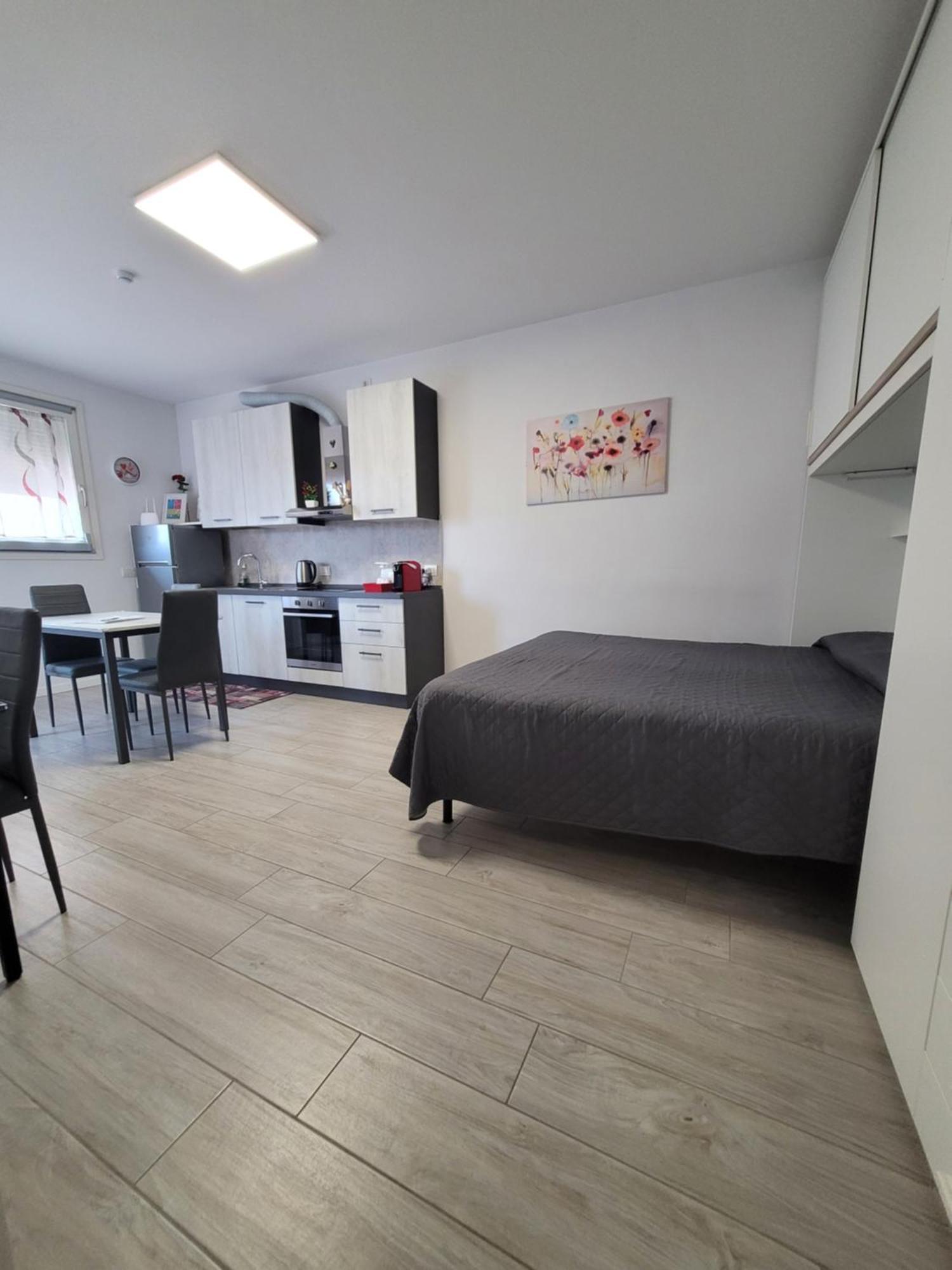 Le Rondini Lägenhet Barlassina Exteriör bild